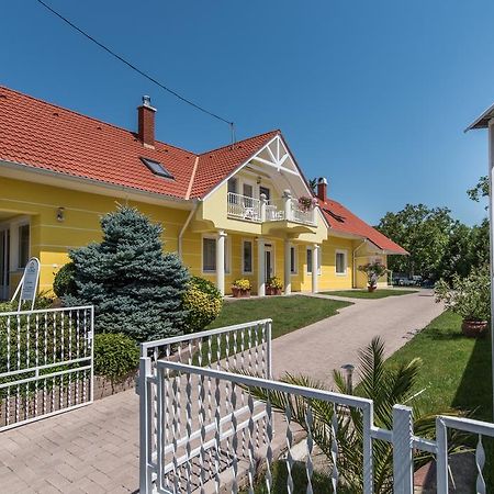 Topaz Apartmanhazak Balatongyörök Екстериор снимка