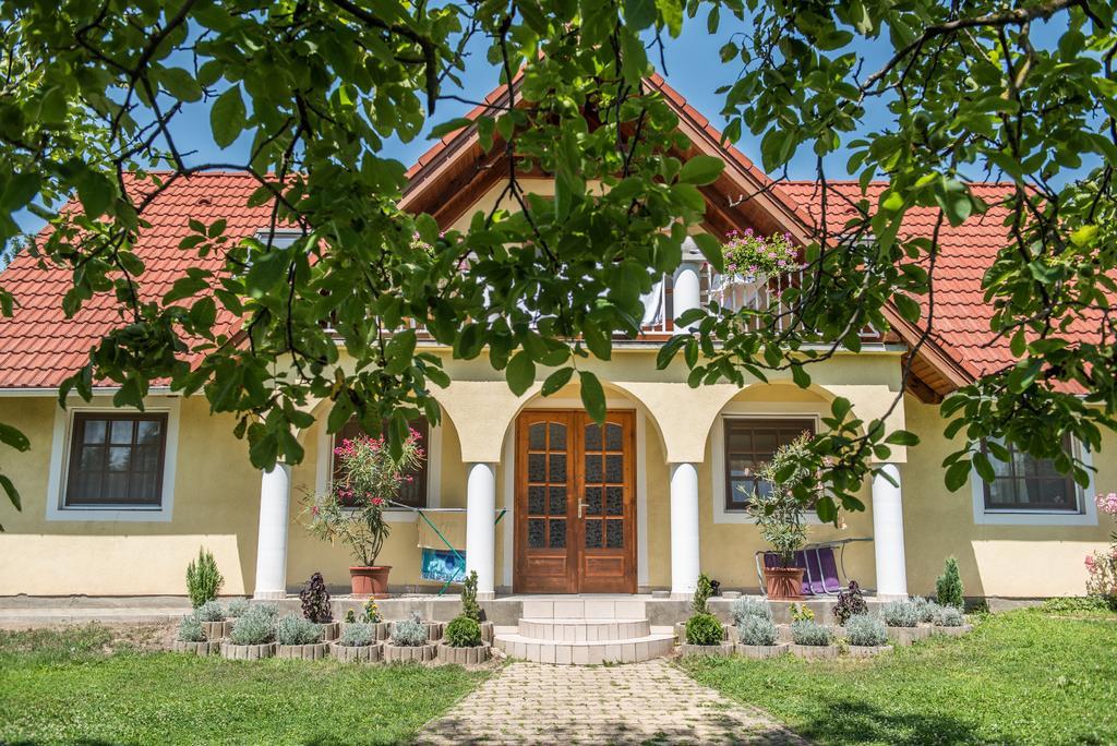 Topaz Apartmanhazak Balatongyörök Екстериор снимка