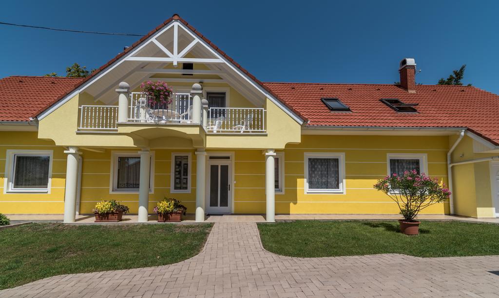 Topaz Apartmanhazak Balatongyörök Екстериор снимка